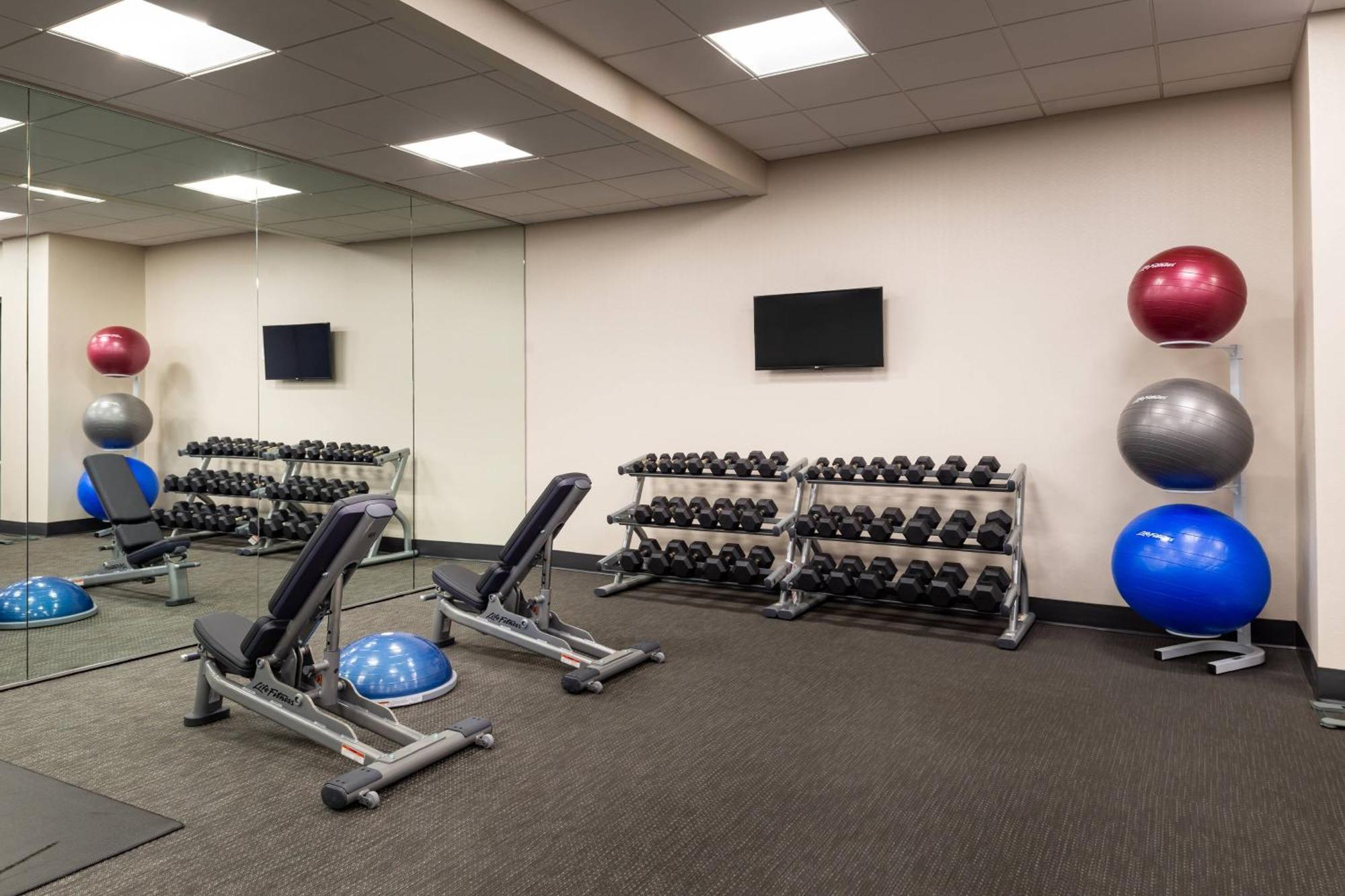 Courtyard By Marriott Charlotte Northlake מראה חיצוני תמונה