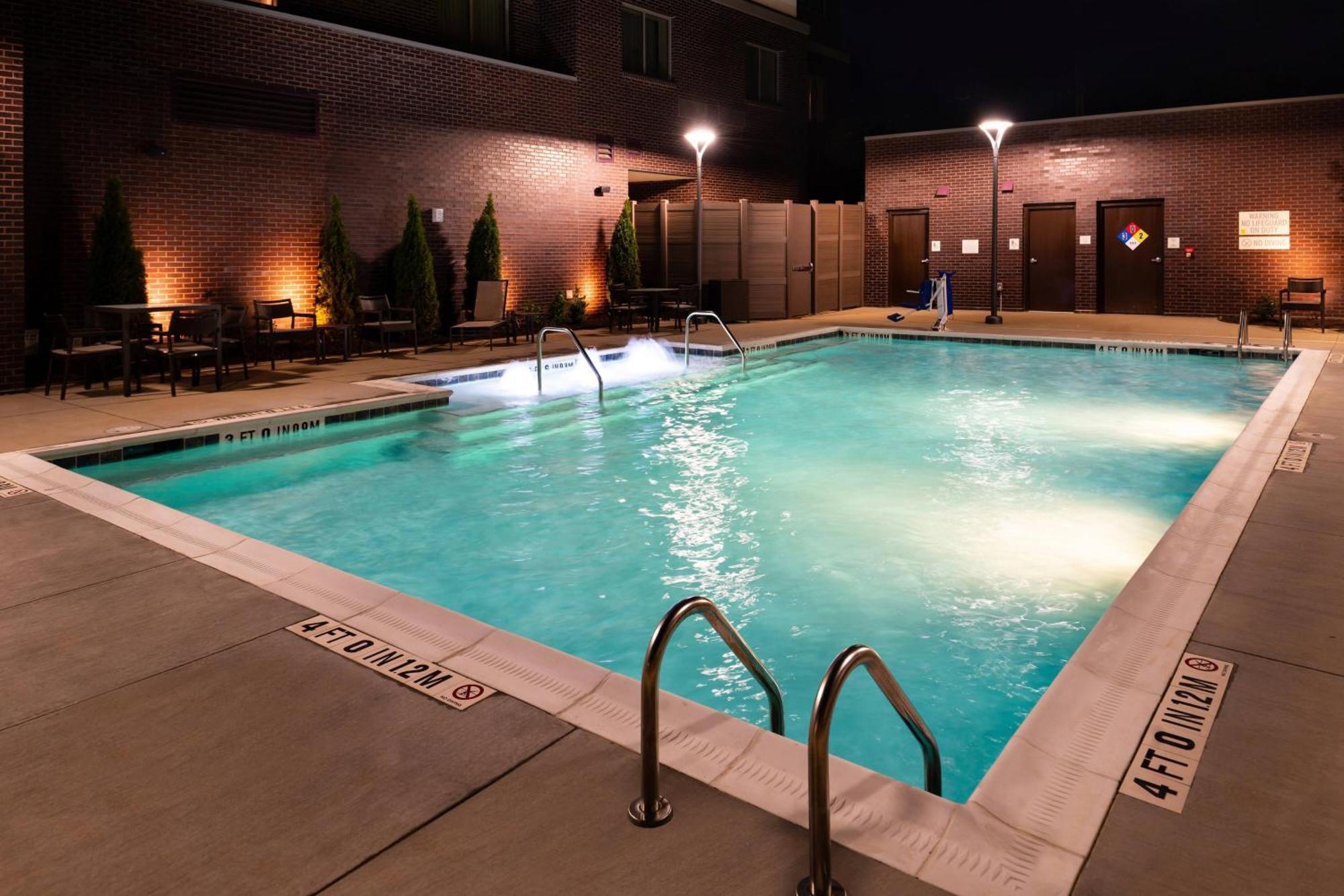 Courtyard By Marriott Charlotte Northlake מראה חיצוני תמונה